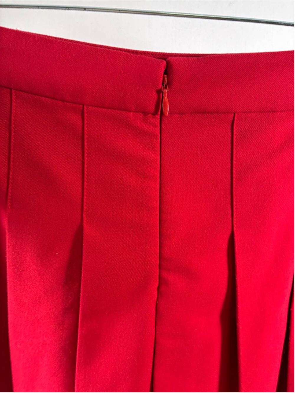 Sunday Best Aritzia Pleated Mini Skirt in Red Size 6 - Picture 3 of 7